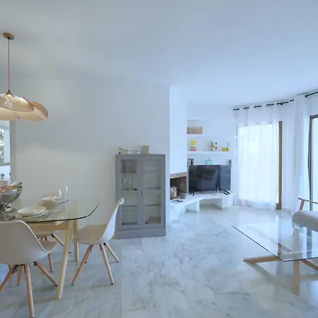 2035 Golden Modern Apartment Marbella